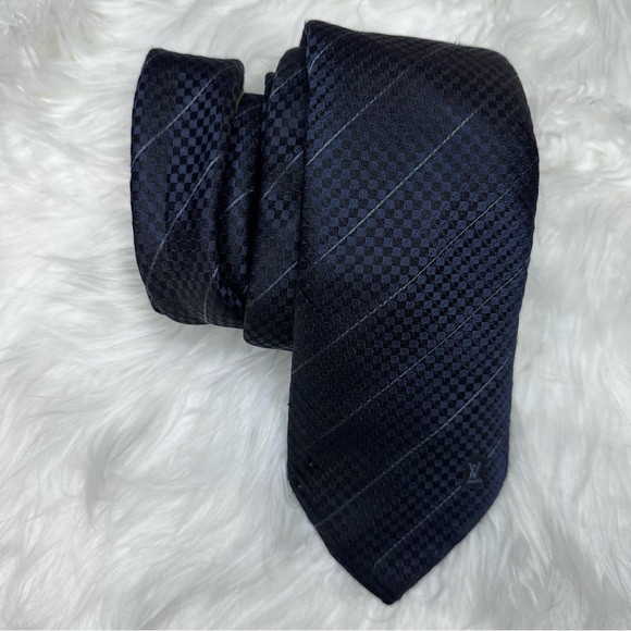 Authentic Louis Vuitton Tie - Picture 11 of 15
